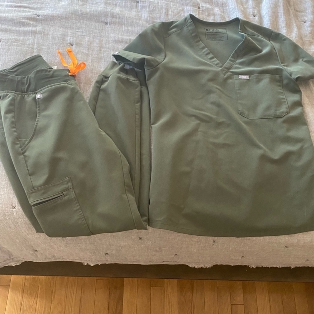 Figs Moss Scrubs